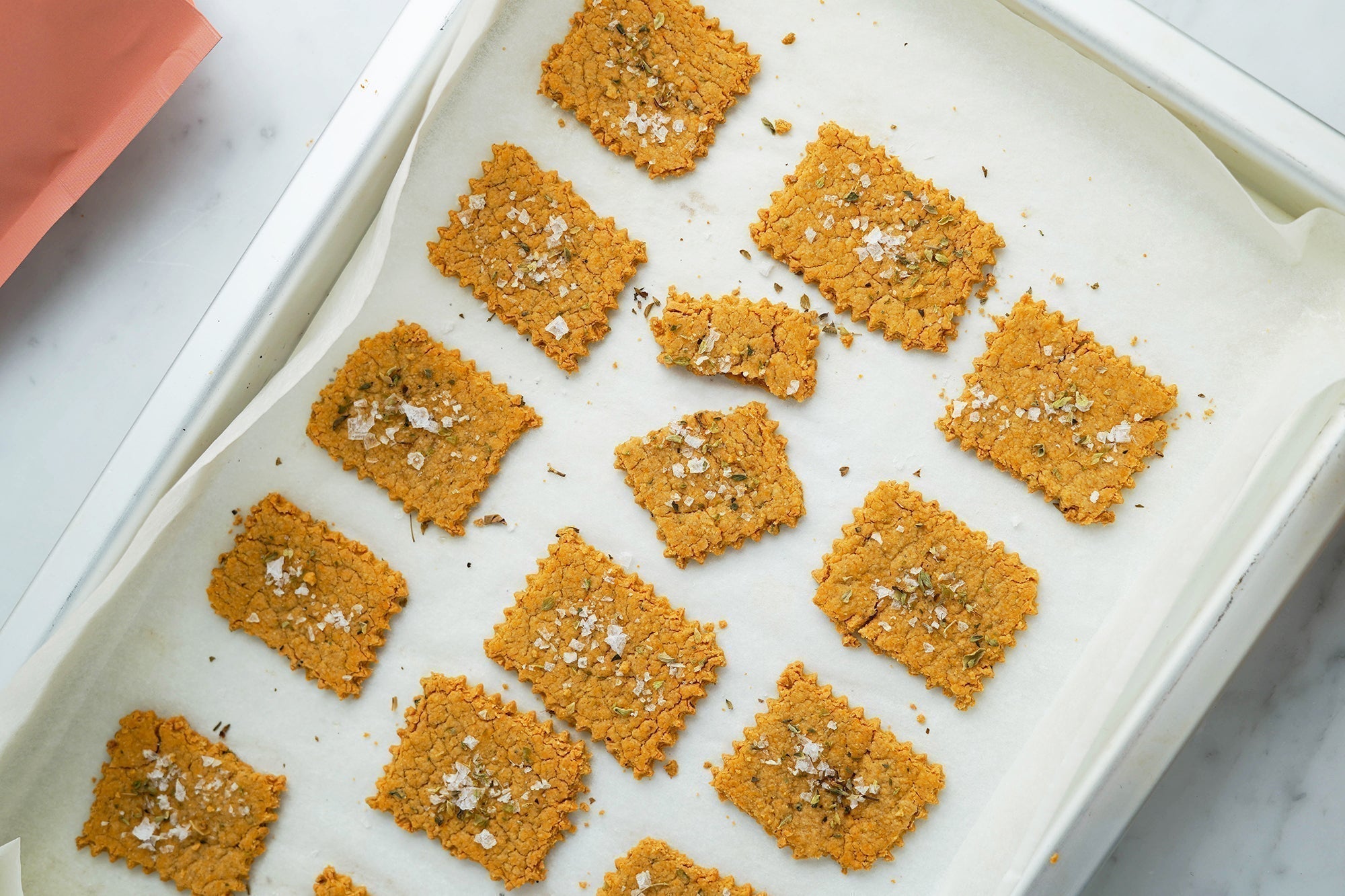 Cracker di Avena al Pomodoro e Basilico: Ricetta Light, Croccante e Senza Glutine